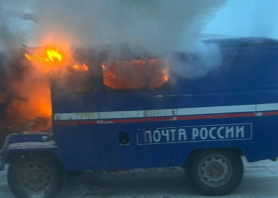 В Якутске на Сайсарском мосту загорелась машина «Почты России» / Саина Титова Якутск Якутск Республика Саха (Якутия)