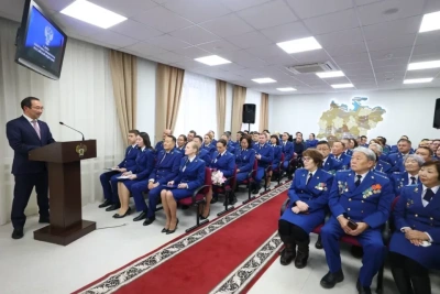 Глава Якутии поздравил работников прокуратуры с профессиональным праздником / ЯСИА   