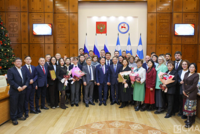 В День российской печати журналистам Якутии вручили награды /    