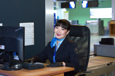 Инспектор службы авиабезопасности аэропорта Якутска рассказала о своем пути к профессии / ЯСИА Якутск Якутск Республика Саха (Якутия)