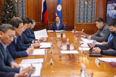 Глава Якутии провел оперштаб по координации строительства социально значимых объектов / ЯСИА   