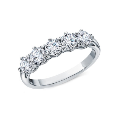 Серебряное кольцо с муассанитами