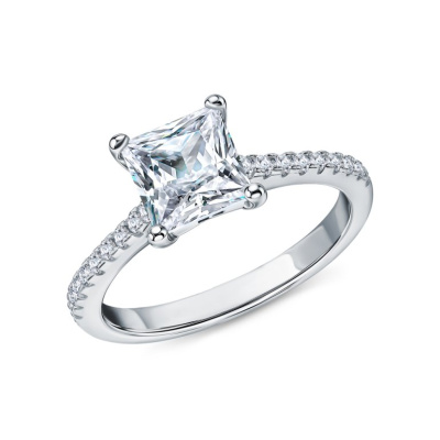 Серебряное кольцо с муассанитами