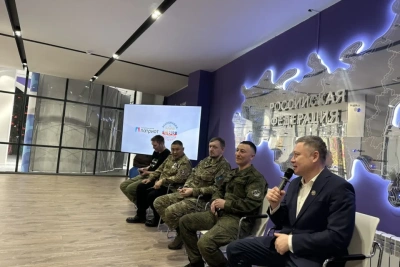 Ветеранам СВО вручили якутские ножи от имени главы республики / Николай Борисов   