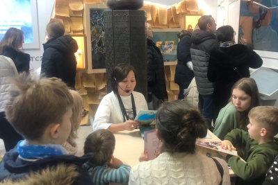 Мастер-класс по якутскому языку провели на выставке-форуме «Россия» / ЯСИА   
