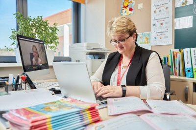 Награды за успехи и важные сообщения: педагоги и школьники получили новые возможности в Сферуме / ЯСИА   