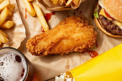 Траты россиян на фастфуд, рестораны и бары выросли на 12% / ЯСИА   