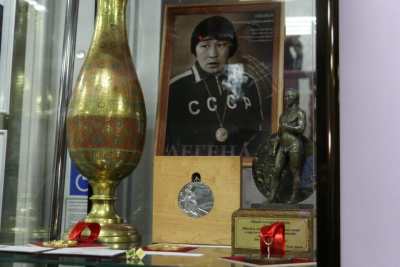 В Якутске открылась выставка в честь 75-летия Александра Иванова / Дьулустаан Сергеев   