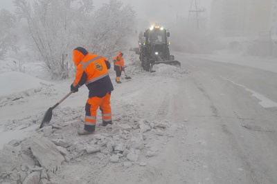 «Работаем в любую погоду»: дорожник об уборке снега на улицах Якутска / Мария Горохова Якутск Якутск Республика Саха (Якутия)