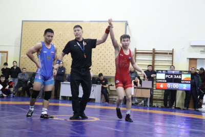 Якутские борцы прошли отбор на первенство России среди юниоров / Дьулустаан Сергеев   