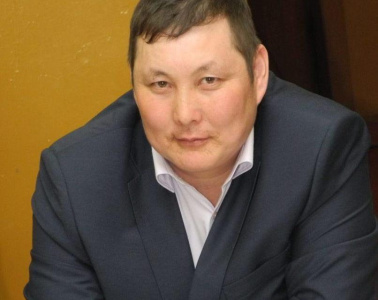 Владимир Путин вручил высокую награду главе Тит-Арынского наслега Григорию Лукину / Саина Титова   