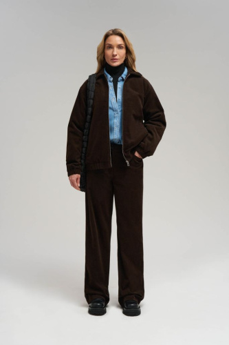 Легкий бомбер из вельвета с искусственным утеплителем