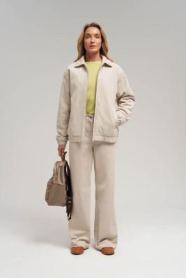 Легкий бомбер из вельвета с искусственным утеплителем