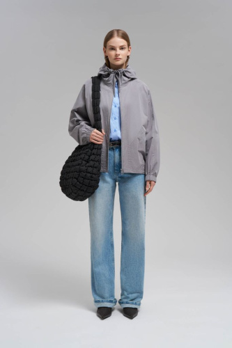 Ветровка с водоотталкивающим эффектом