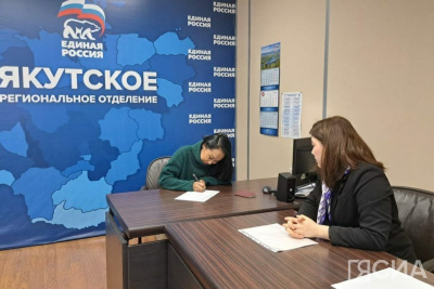 Региональное отделение партии «Единая Россия» продолжает сбор подписей в поддержку Владимира Путина / Анна Лебединская   