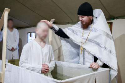 В Якутии осужденные окунулись в крещенские купели / ЯСИА   