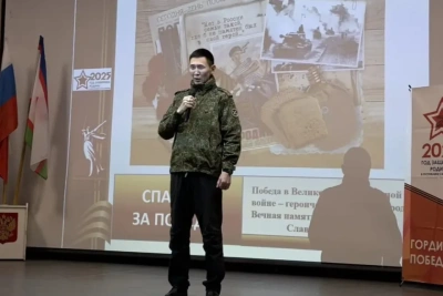 Ветеран СВО принял участие в патриотическом мероприятии в школе Якутска / ЯСИА   