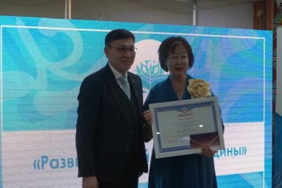 Педагогу из Таттинского района вручили премию имени Николая Афанасьева / ЯСИА   