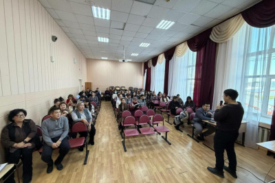 Полиция Якутска провела лекцию по профилактике мошенничества для школьников и учителей / ЯСИА   