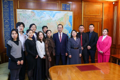 В преддверии Дня российского студенчества Айсен Николаев напутствовал именных стипендиатов / ЯСИА   