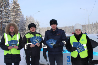 Профилактическая акция по безопасности прошла на трассе «Лена» в Алданском районе / ЯСИА   