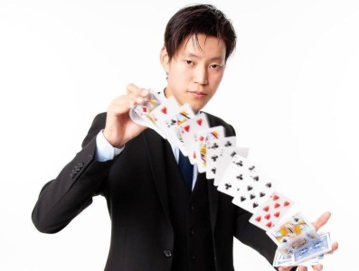 «Всегда старался удивлять людей»: фокусник Дьулустан Павлов - о детской мечте, хейте и успехах / Мария Горохова   