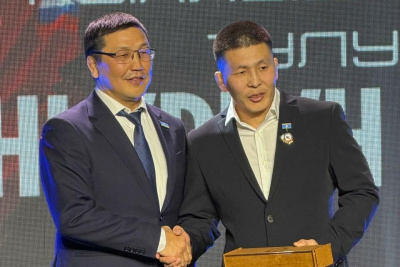 Борца Ньургуна Скрябина торжественно проводили из большого спорта / Дьулустаан Сергеев   