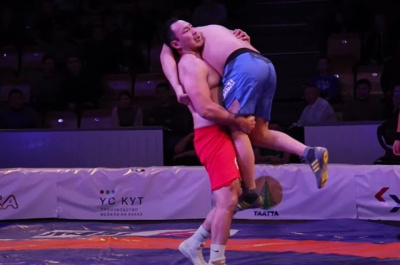 Николай Николаев стал абсолютным чемпионом турнира по хапсагаю в Вилюйском улусе / Дьулустаан Сергеев   