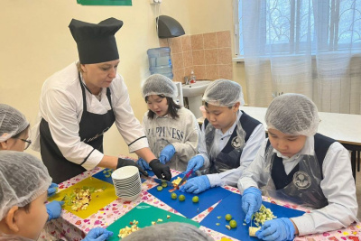 В школах Якутска начали проводить мастер-классы по здоровому питанию / ЯСИА Якутск Якутск Республика Саха (Якутия)