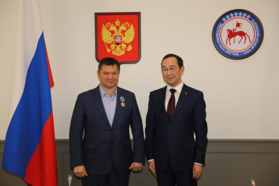 Экс-премьеру Якутии Андрею Тарасенко вручили орден Дружбы / ЯСИА   