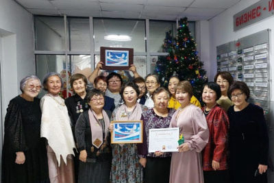 «Возвращайся, золотце»: бабушки из Нюрбы шьют экипировку для бойцов / Николай Борисов   