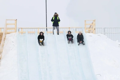 «Отдыхаем каждый год»: первые гости ледового городка в Якутске поделились впечатлениями / Алина Мурукова Якутск Якутск Республика Саха (Якутия)