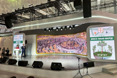 Достижения Якутии представил глава республики Айсен Николаев на выставке «Россия» / ЯСИА   