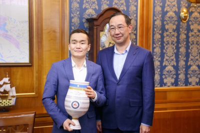 Айсен Николаев встретился с победителем Кубка России по боксу Василием Егоровым / ЯСИА   