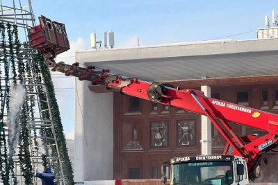 Фотофакт: на площадях Якутска демонтировали новогодние елки / ЯСИА Якутск Якутск Республика Саха (Якутия)