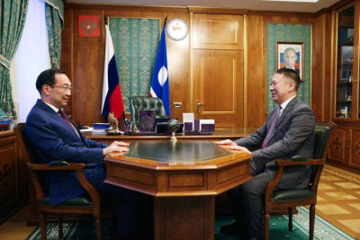 Айсен Николаев призвал главу Верхневилюйского улуса усилить работу по участию района в госпрограммах / ЯСИА   