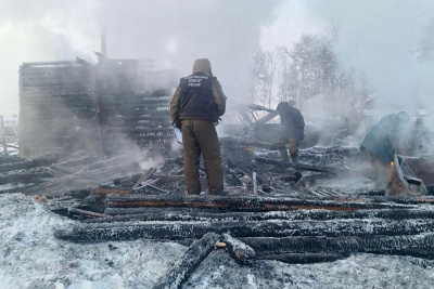 Следком: при пожаре в Нюрбинском районе погибли трое детей и двое взрослых / ЯСИА   