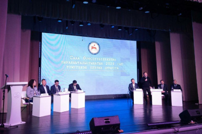 Глава Мегино-Кангаласского улуса отметил активность жителей района в очных отчетах правительства / Майя Гоголева   