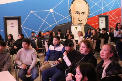 В Якутске стартовала стратегическая сессия по патриотическому воспитанию / Дьулустаан Сергеев   