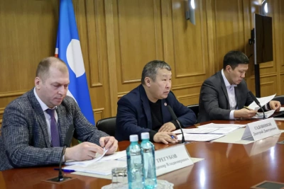 Первый вице-премьер Якутии проверил ход строительства долгостроев в регионе / ЯСИА   