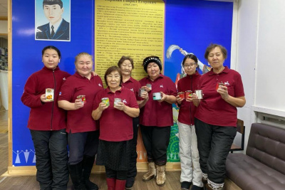 «Серебряные» волонтеры Чурапчинского района изготовили блиндажные свечи для бойцов СВО / Мария Горохова  Чурапчинский Республика Саха (Якутия)