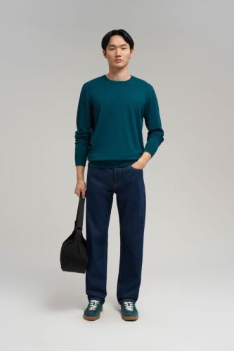 Легкий джемпер полуприлегающего кроя