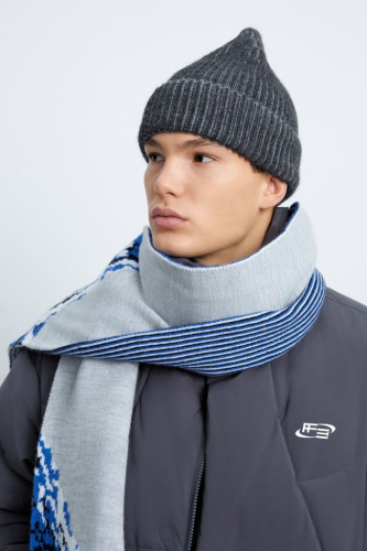 Вязаная шапка из коллаборации с maneken