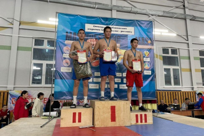 Более 200 спортсменов участвовали в юношеском турнире по мас-рестлингу в Чурапчинском улусе / Иван Неустроев  Чурапчинский Республика Саха (Якутия)