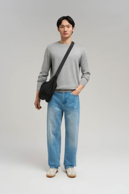 Легкий джемпер полуприлегающего кроя