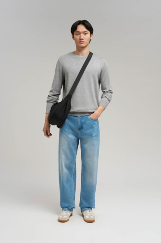 Легкий джемпер полуприлегающего кроя