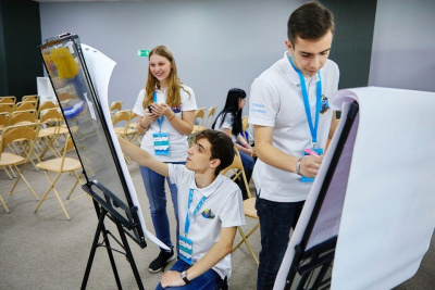 Почти 700 тысяч школьников из всех регионов России принимают участие в олимпиаде «Ближе к Дальнему» / ЯСИА   