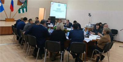 Опыт Мирнинского района по организации школьной медицины признан положительным /    