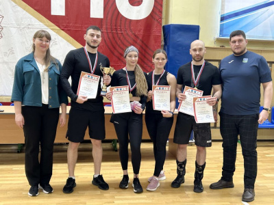 На паркете спортшколы было жарко! /    