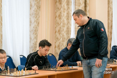 Наш земляк Владислав Томский обыграл на Кубке Главы РС(Я) международного гроссмейстера /    